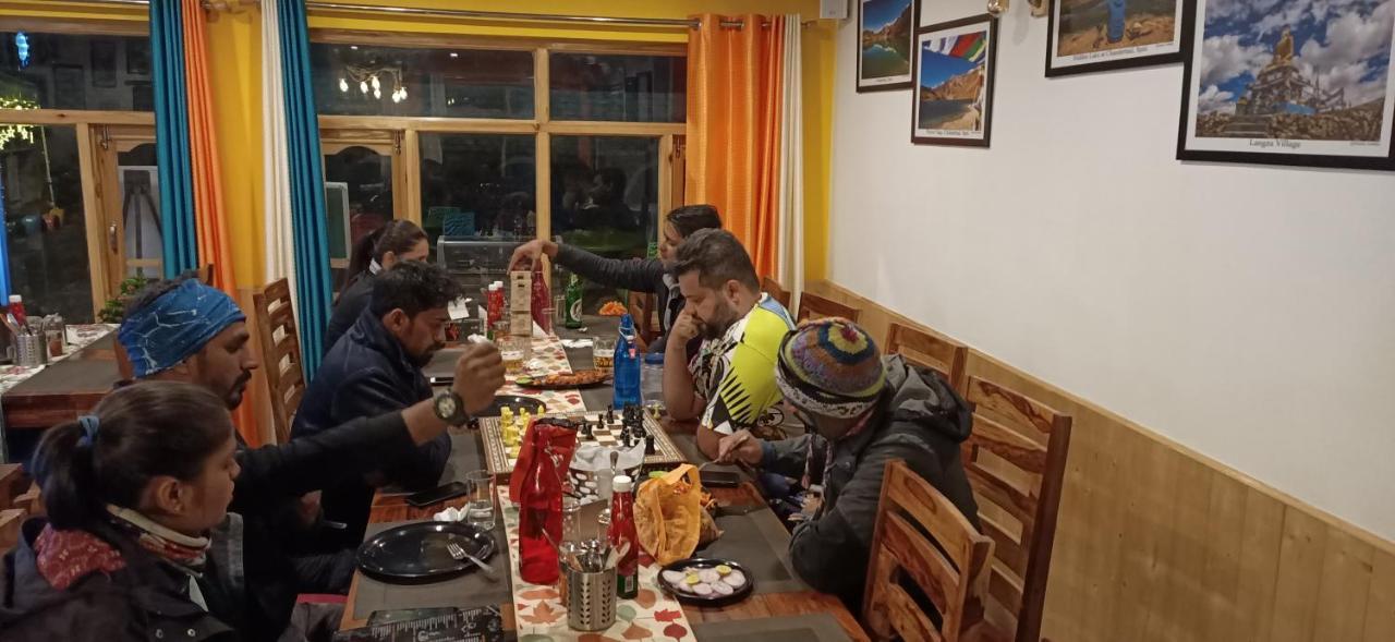 Hotel The Alpinist Cafe And Retreat à Kaza Extérieur photo